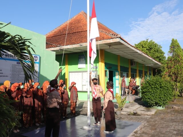 Pengibaran Bendera Merah Putih